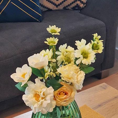 Elias Central Apartment - 2 Bedrooms & Free Parking 오라데아 외부 사진