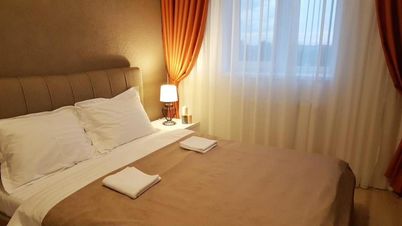 Elias Central Apartment - 2 Bedrooms & Free Parking 오라데아 외부 사진