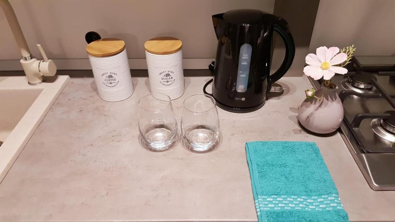 Elias Central Apartment - 2 Bedrooms & Free Parking 오라데아 외부 사진