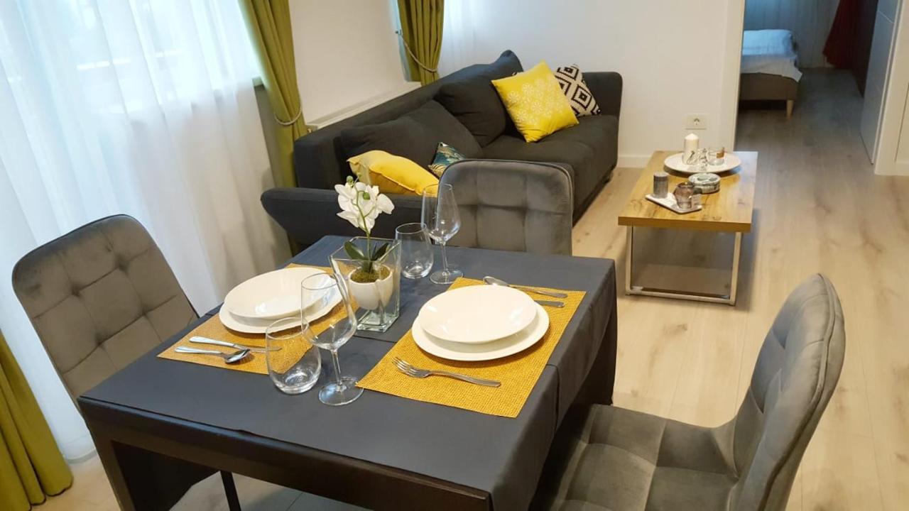 Elias Central Apartment - 2 Bedrooms & Free Parking 오라데아 외부 사진