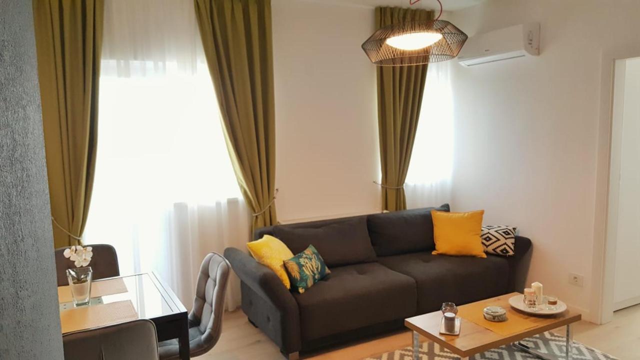 Elias Central Apartment - 2 Bedrooms & Free Parking 오라데아 외부 사진