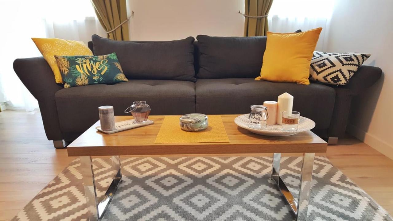 Elias Central Apartment - 2 Bedrooms & Free Parking 오라데아 외부 사진