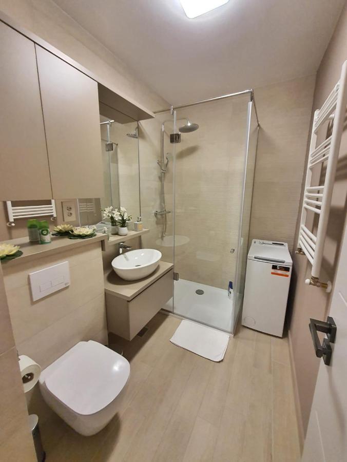 Elias Central Apartment - 2 Bedrooms & Free Parking 오라데아 외부 사진