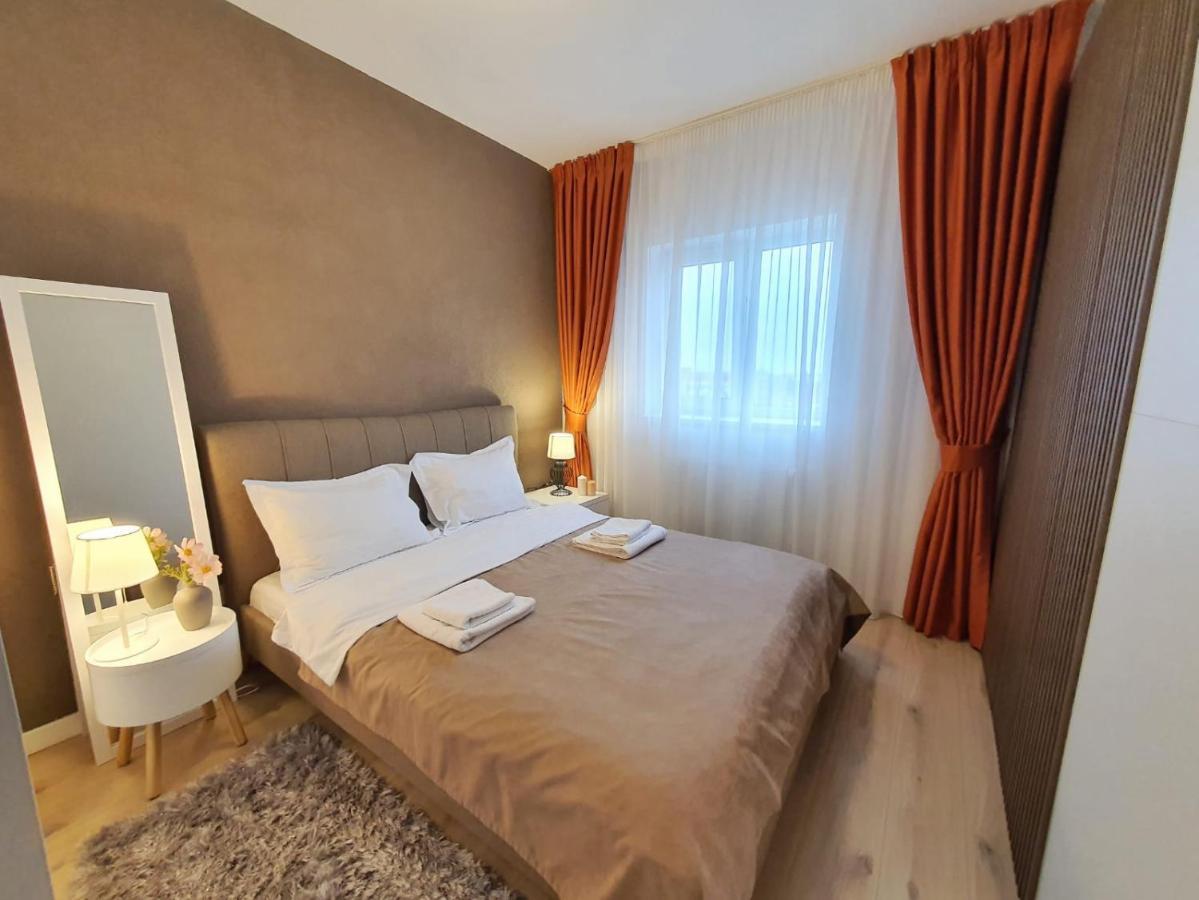 Elias Central Apartment - 2 Bedrooms & Free Parking 오라데아 외부 사진