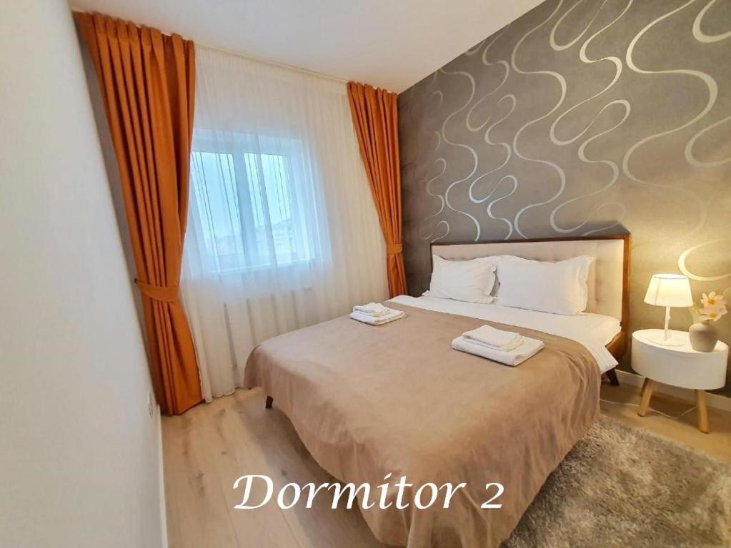 Elias Central Apartment - 2 Bedrooms & Free Parking 오라데아 외부 사진