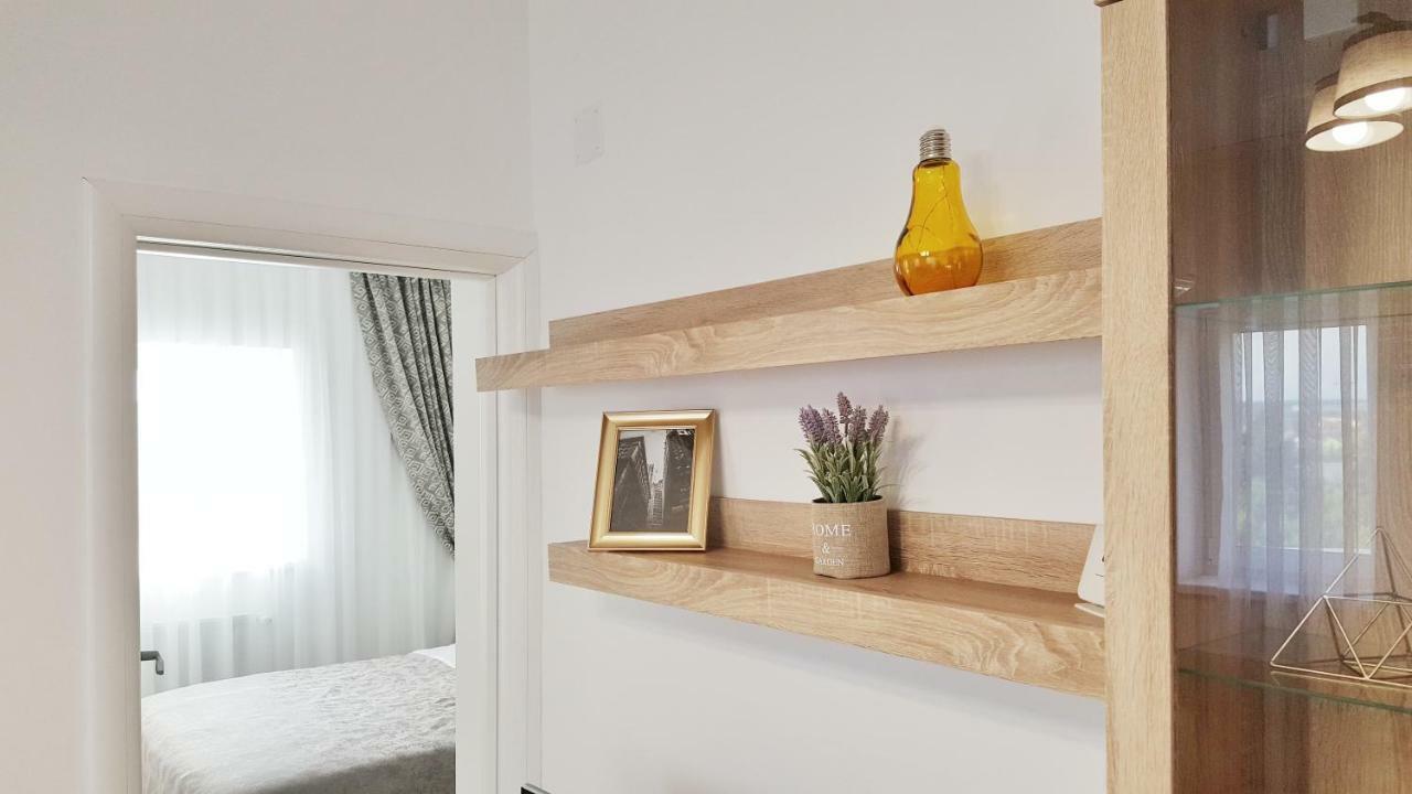 Elias Central Apartment - 2 Bedrooms & Free Parking 오라데아 외부 사진